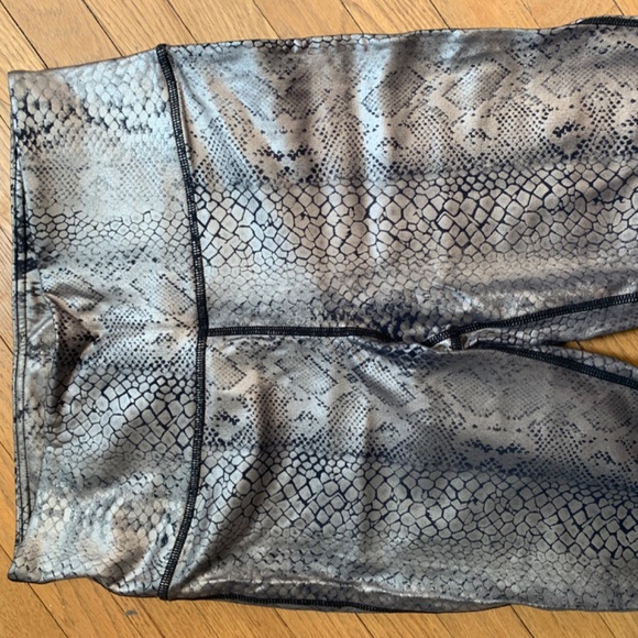 Snake Skin Leggings - M - Picture 2 of 6
